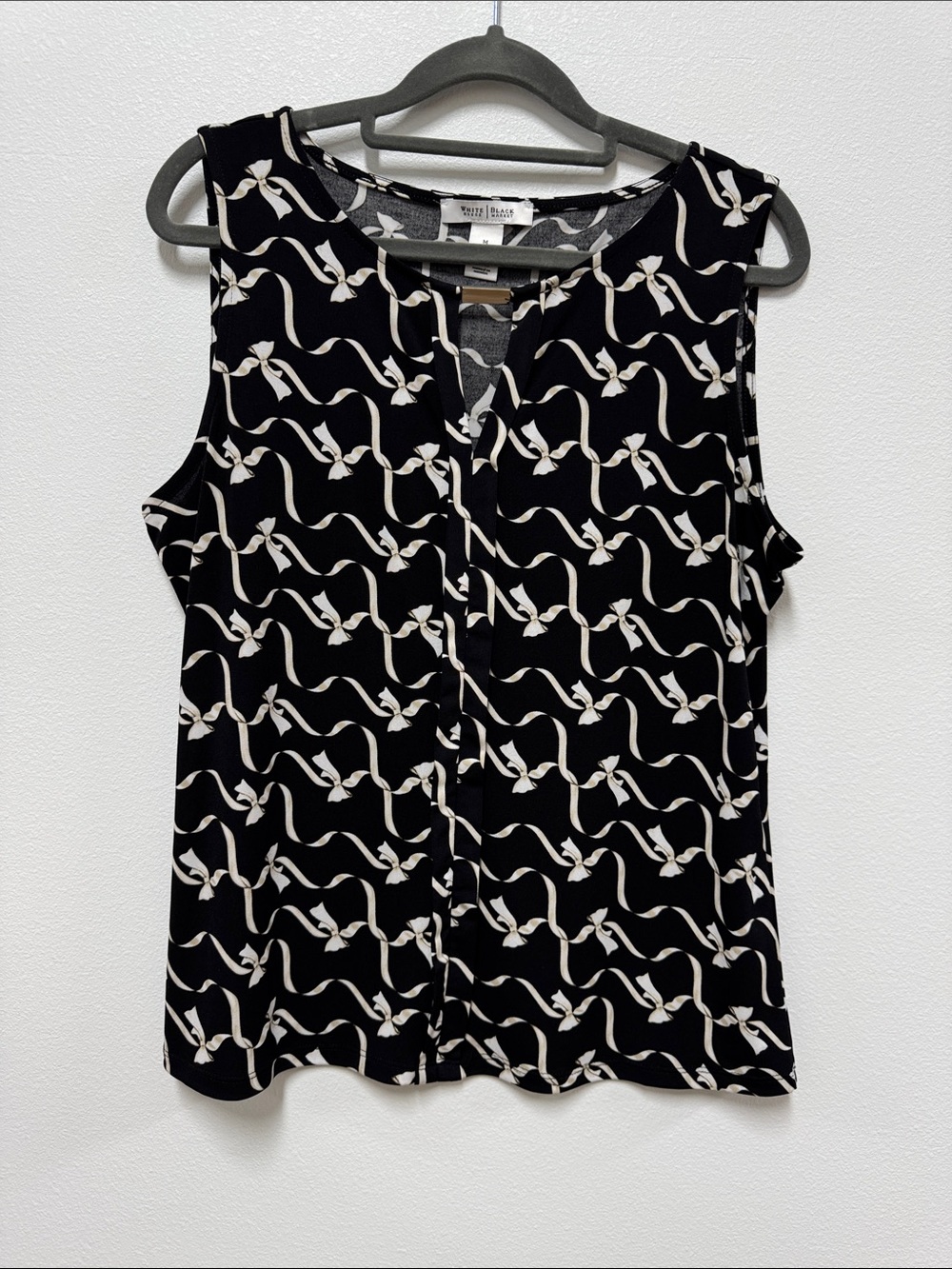 White House Black Market Black & Cream Sleeveless Keyhole Tank